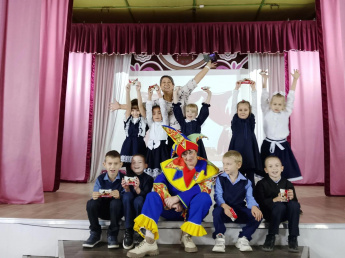 "Путешествие в страну Знаний.Театр"